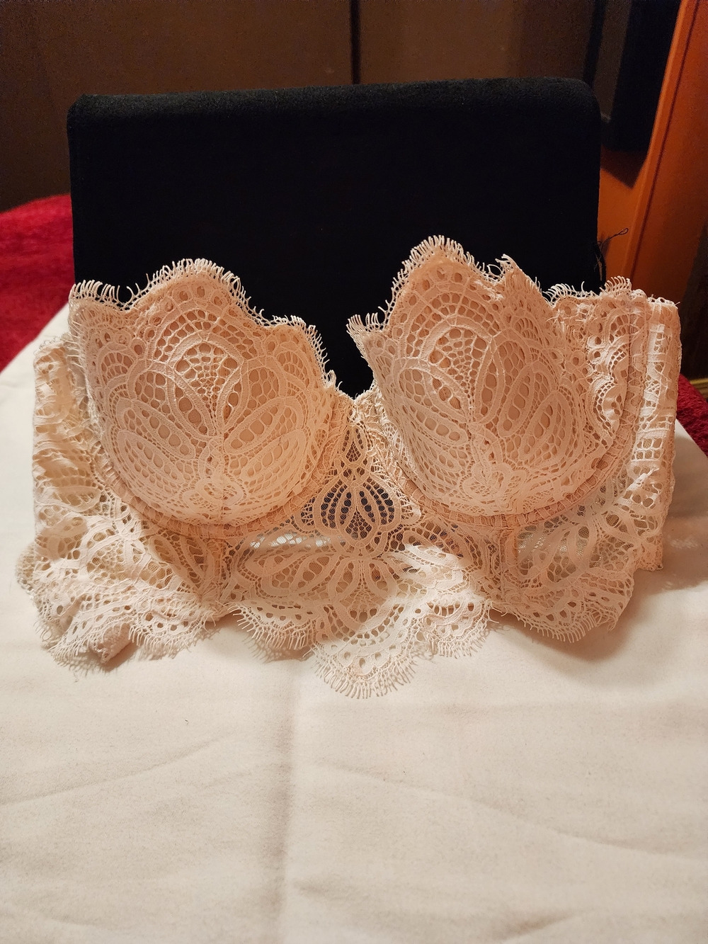Victoria's Secret Lace Strapless Bandeau Bra - Nude cream